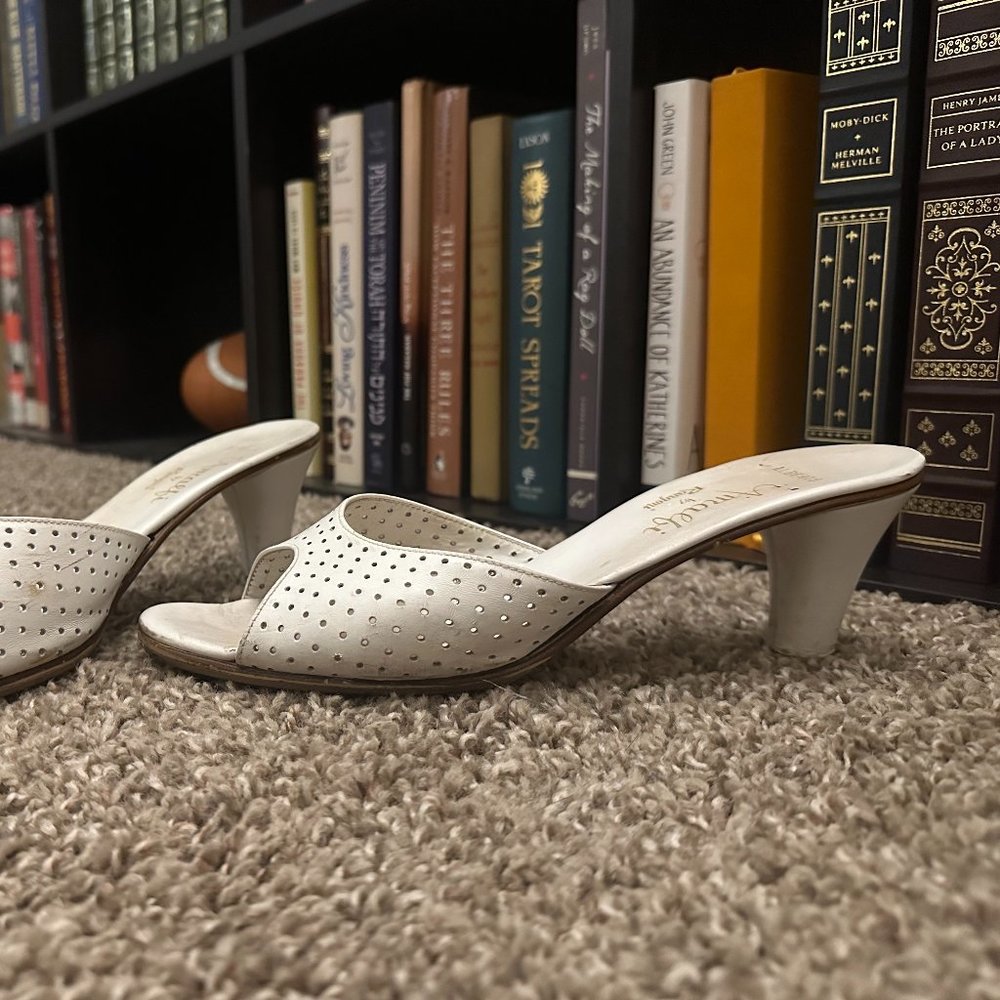 VINTAGE Amalfi by Rangoni White Open Toe Kitten Heel Slide Sandals